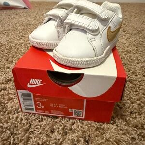 Nike Court Royale - Size 3